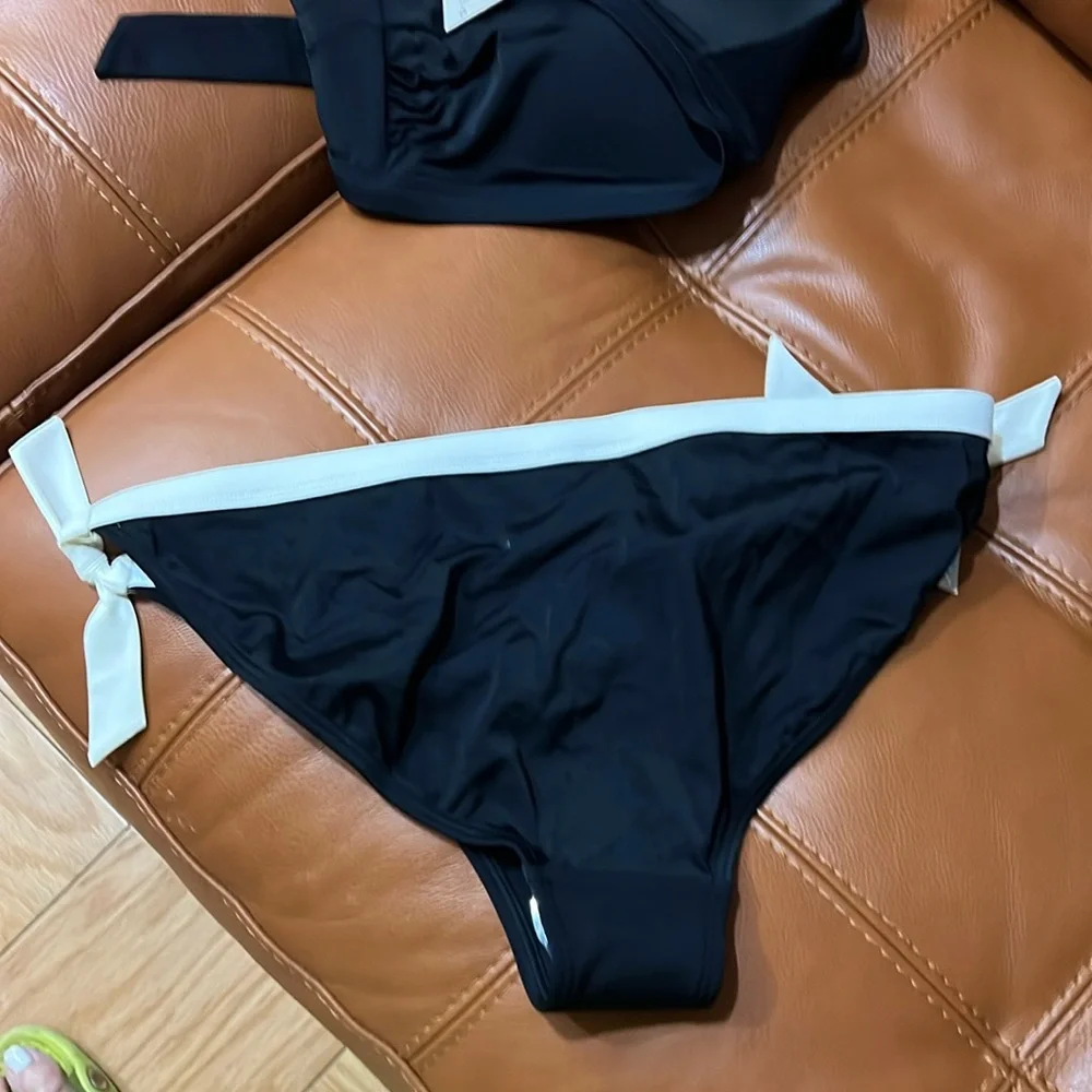 Boden bikini swim bottom.Sz 12 . Black & white. D23